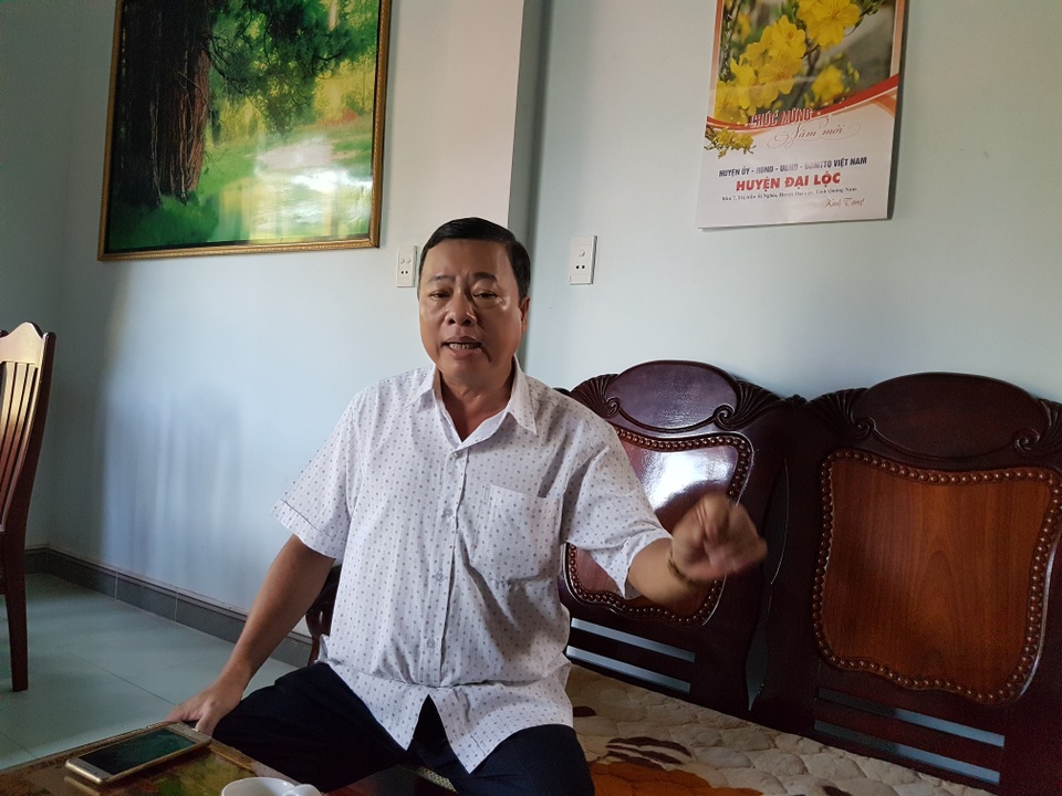 Thực hư việc Bí thư thị trấn “khai man tuổi để nhận Huy chương” - 3 Ông Dũng trao đổi với PV Dân trí