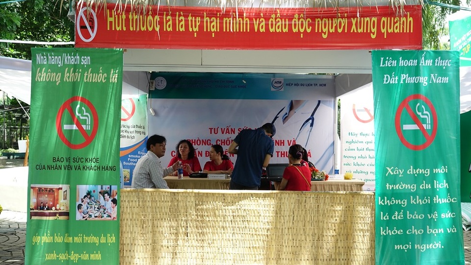 Thưởng thức ẩm thực và tìm hiểu cách… cai thuốc lá - 3 Với mục tiêu tuyên truyền tác hại của thuốc lá đến với cộng đồng, luật phòng chống tác hại của thuốc lá đối với môi trường về nơi được hút và nơi không được hút…