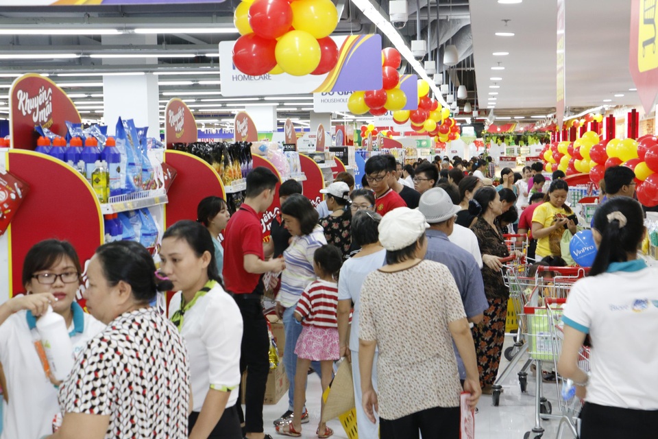 Vincom đạt mốc 40 TTTM trên toàn quốc - 4 VinMart đông đúc ngày khai trương