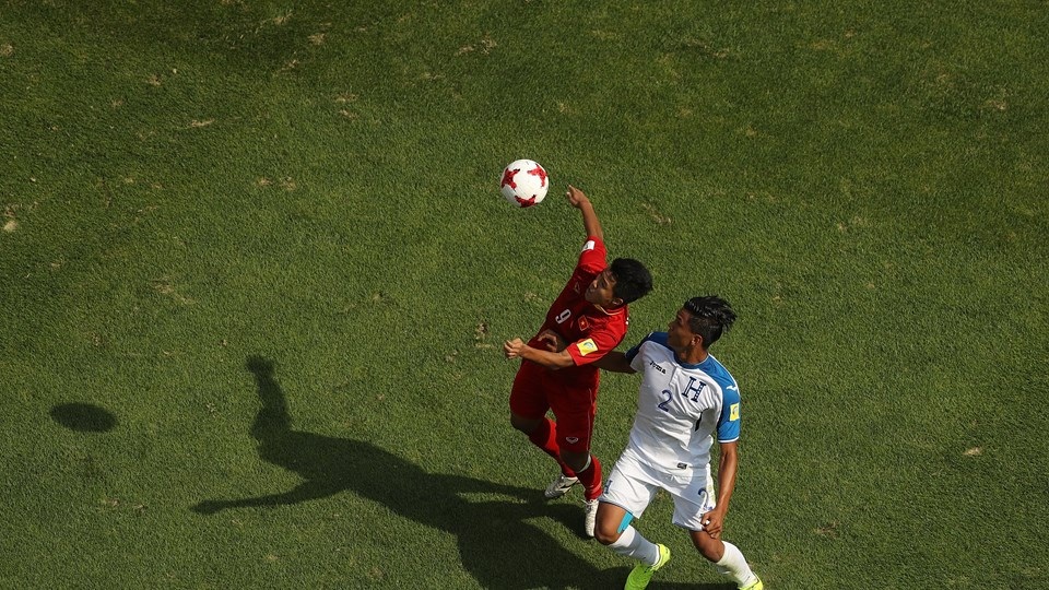 Khoảnh khắc đẹp trong ngày U20 Việt Nam chia tay giấc mơ World Cup - 23
Đức Chinh đã rất nỗ lực trên hàng công