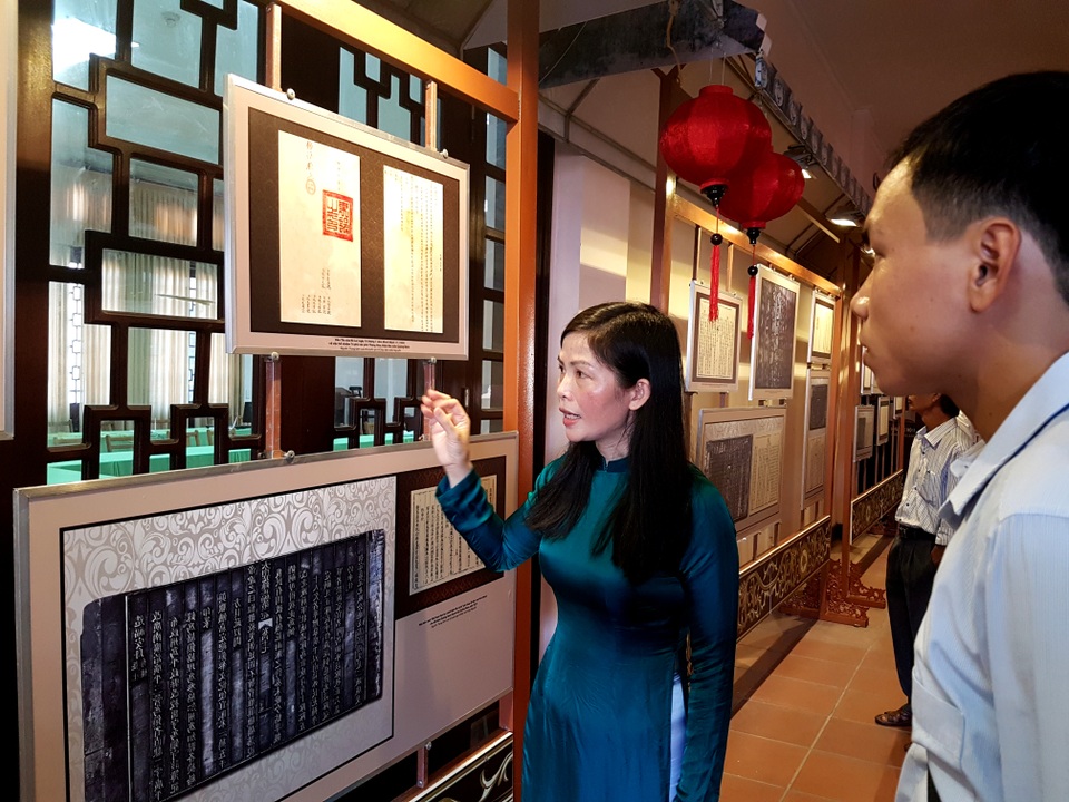 Triển lãm di sản tư liệu quốc tế Châu bản và Mộc bản triều Nguyễn - 3 Giới thiệu Châu bản và Mộc bản triều Nguyễn đến du khách