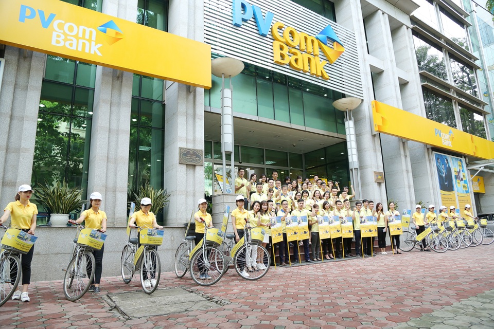 Sôi động Roadshow "Sống tận hưởng – Thoả đam mê” - 3
Đoàn roadshow “Sống tận hưởng – Thỏa đam mê” xuất phát tại Hội sở PVcomBank