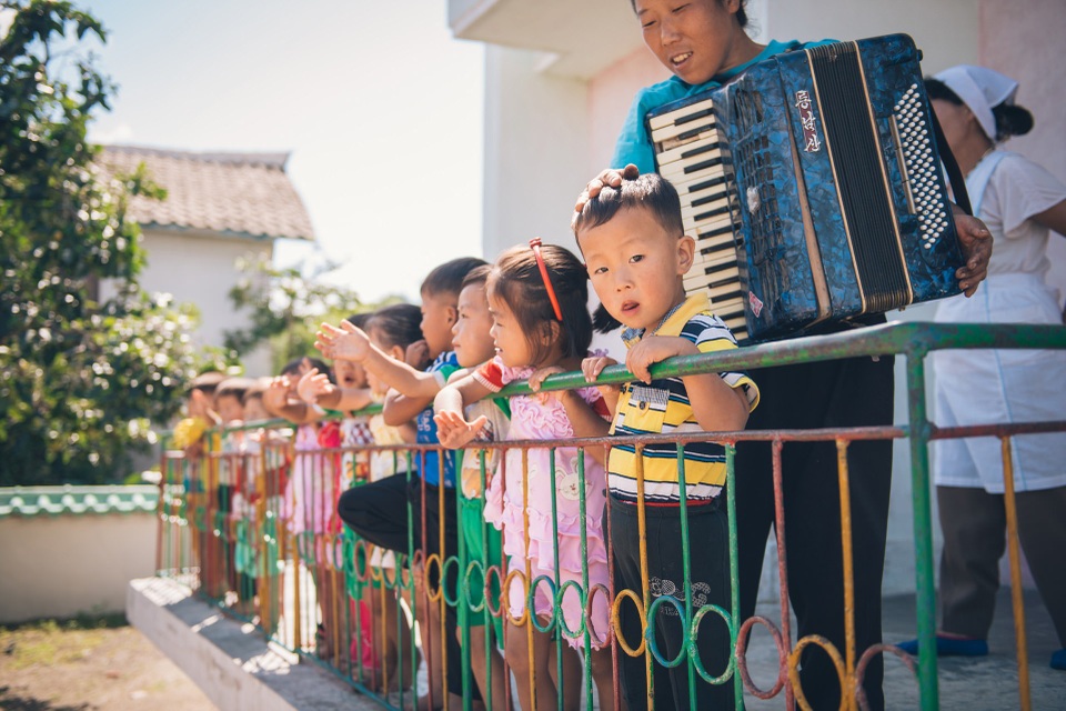 Triều Tiên - điểm dừng chân kỳ thú trong mắt nhiếp ảnh gia nước ngoài - 3
Reuben nói rằng Triều Tiên giống như “mắc kẹt trong cỗ máy thời gian”. Anh có cảm giác như quay trở lại những năm 1980 khi tới thăm nước này.