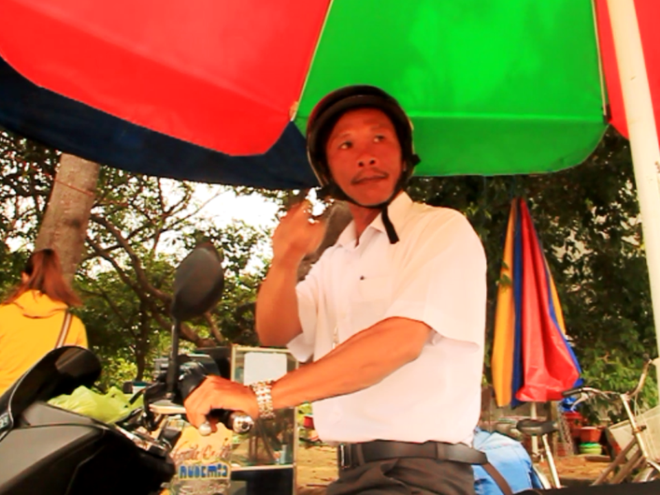 “Muốn chụp hình phải xin phép xã”: Chủ tịch huyện nhắc nhở, chấn chỉnh! - 1 Trần Văn Phá, Chủ tịch Hội nông dân xã Mỹ Thắng gây khó khăn, không cho quay phim, chụp hình vì lý do PV chưa xin phép xã