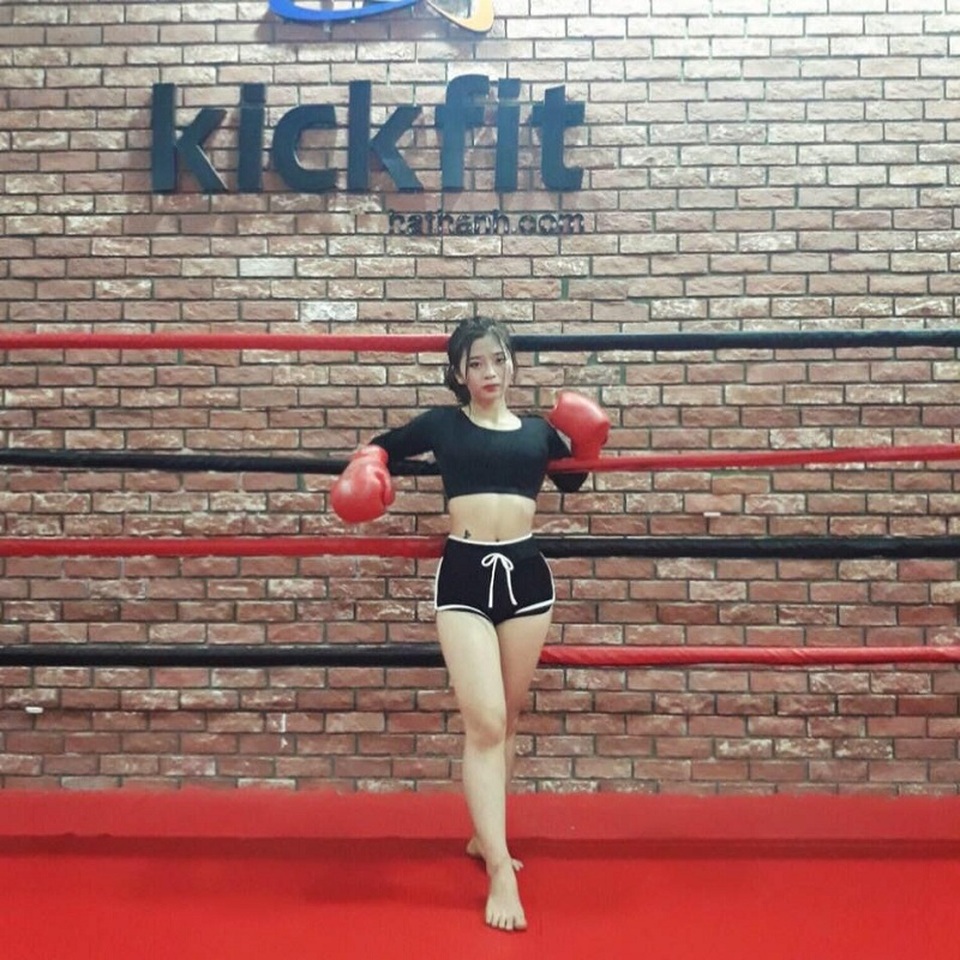Chân dung cô gái xinh đẹp múa côn điêu luyện gây sốt mạng - 8 Chân dung cô gái xinh đẹp múa côn điêu luyện gây sốt mạng - 8
