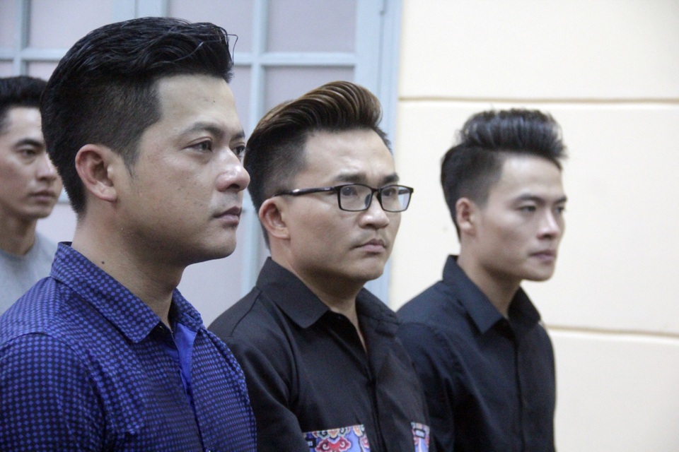 Nhiều nghệ sĩ tới tòa ủng hộ Ngọc Trinh trong vụ kiện Nhà hát kịch - 3 MC Đại Nghĩa.
