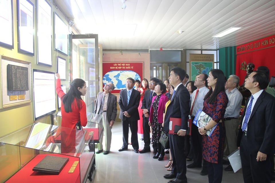 Triển lãm “Hoàng Sa, Trường Sa của Việt Nam - Những bằng chứng lịch sử và pháp lý” - 3 Khách tham quan triển lãm