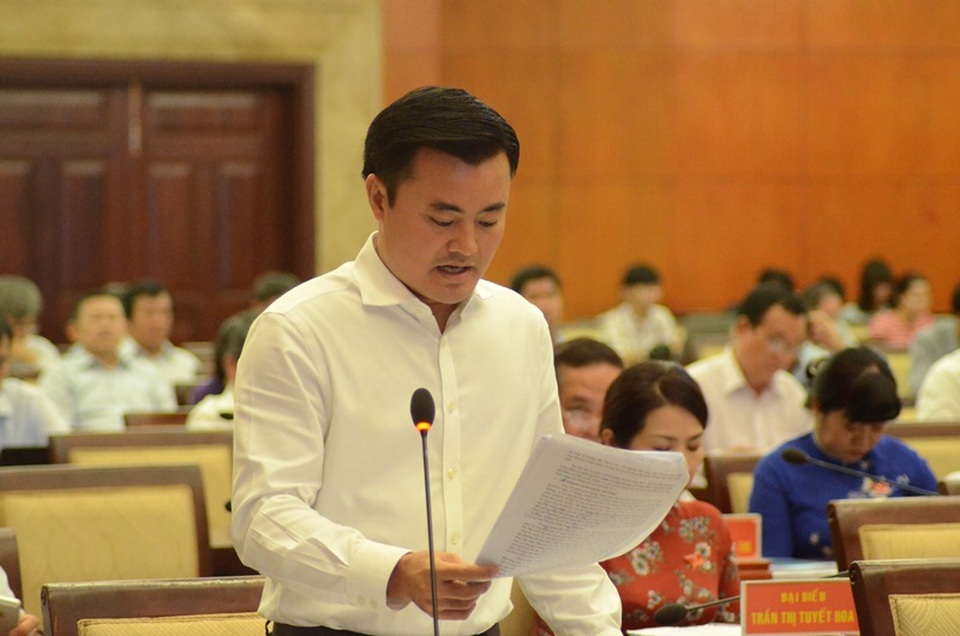 "Không có chuyện TPHCM dẹp vỉa hè để thu phí" - 4 Ông Cường cho là hơn 50% tuyến đường của TP không có vỉa hè, nhiều tuyến vỉa hè rất hẹp nên dễ xảy ra lộn xộn trên lòng lề đường