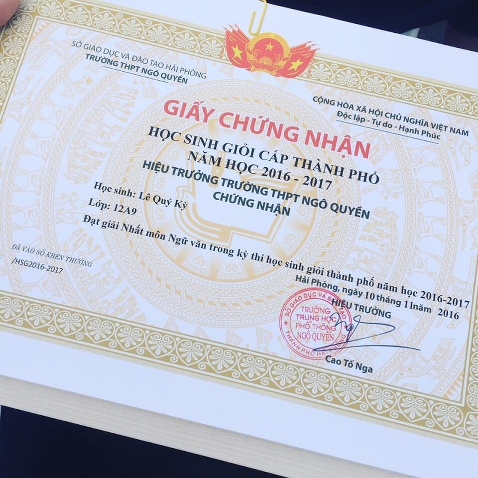 "Hotboy" 9x Hải Phòng đạt điểm thi THPT quốc gia ấn tượng - 4 Giấy chứng nhận giải Nhất học sinh giỏi cấp thành phố môn Ngữ văn