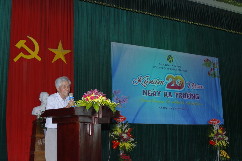 Cựu học sinh THPT A Hải Hậu kỷ niệm 20 năm ngày ra trường - 3 NGƯT Vũ Luyện - Nguyên hiệu trưởng nhà trường phát biểu tại buổi lễ
