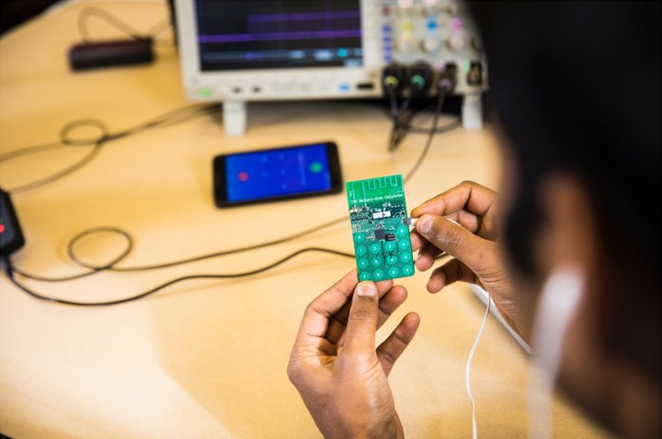 Đánh đổi lại, chiếc điện thoại này chỉ có thể đảm nhiệm chức vụ quay số, nghe gọi mà thôi.