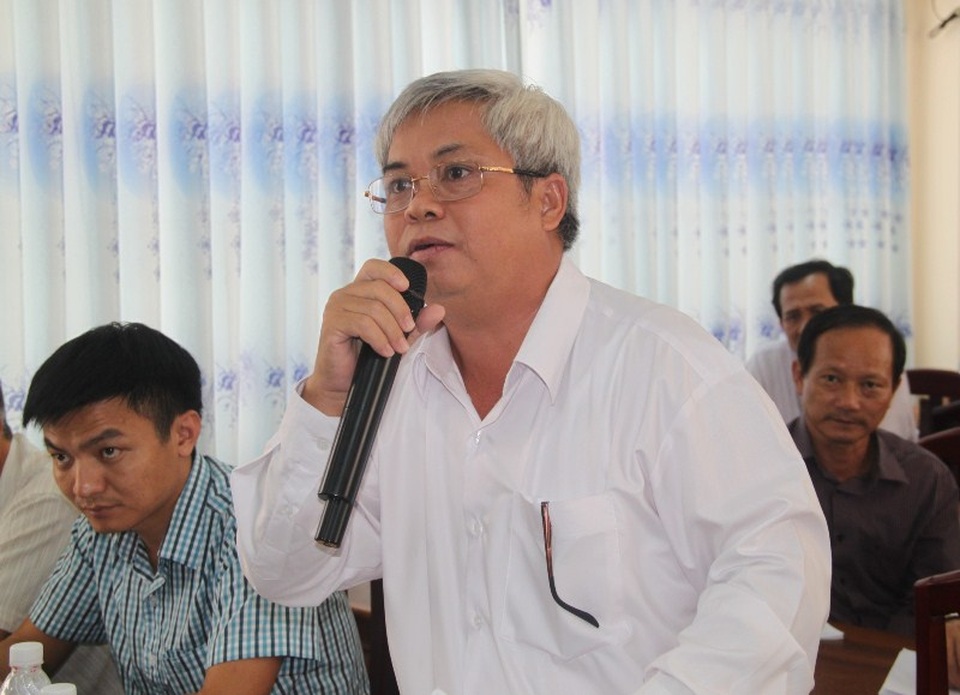 Bình Định: Vụ tàu vỏ thép hư hỏng: Bất ổn từ hợp đồng? - 2 Đại diện Trung tâm đăng kiểm Tổng cục Thủy sản (Bộ NN&PTNT) giải thích về tỉ số chuyền 5.1 mà ngư dân phản ánh là không đúng với hợp đồng khiến ngư dân không đồng tình.