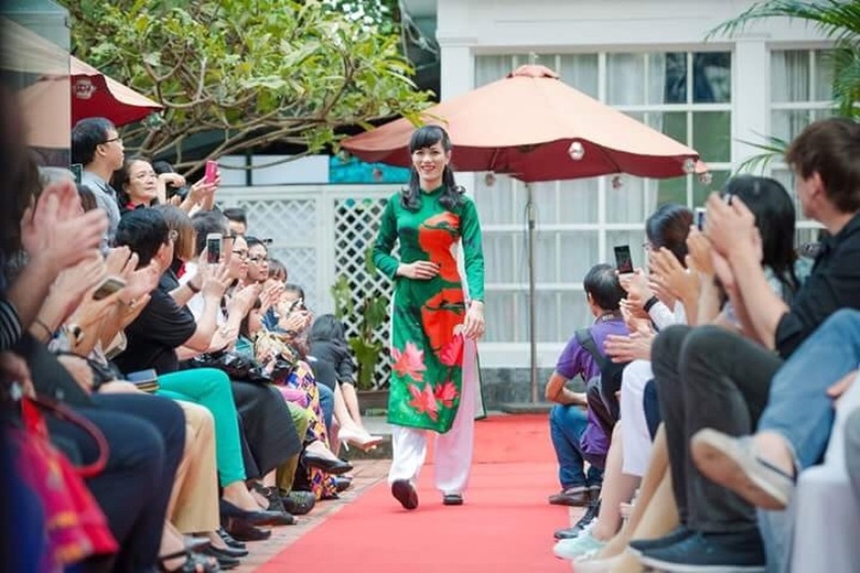 Cô giáo một chân vượt hàng trăm km, truyền sức sống cho người khuyết tật - 3
Cô Minh Tâm tự tin trong cuộc thi Tôi đẹp, bạn cũng thế được tổ chức tại Hà Nội vào 2015.
