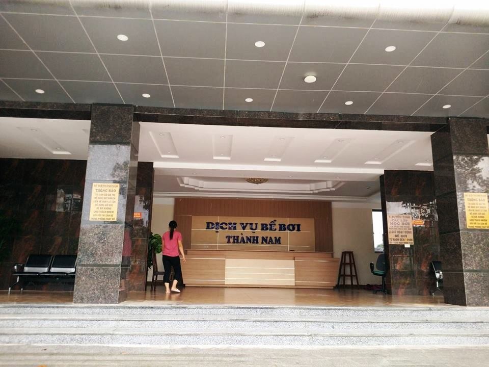 Khó tin công trình cực “khủng” xây không phép giữa thành phố! - 4 Dịch vụ bể bơi Thành Nam trong trung tâm cũng đã đi vào hoạt động nhiều tháng nay.