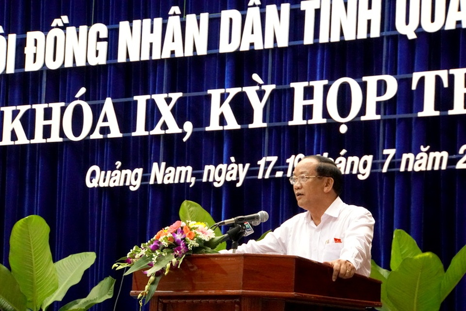 Quảng Nam “bấm nút” thông qua 4 dự án thủy điện vừa và nhỏ - 3 Ông Đinh Văn Thu – Chủ tịch tỉnh Quảng Nam phát biểu với các địa biểu
