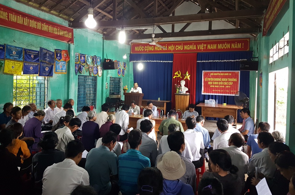 Di dời nhà máy thép ô nhiễm: Tiến thoái lưỡng nan ?! - 3 Chính quyền tổ chức đối thoại với người dân ngày 25/7/2017