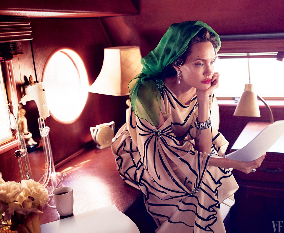 Angelina Jolie tuyển chọn diễn viên nhí gây tranh cãi trái chiều - 1