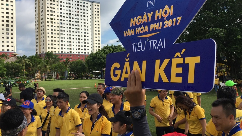 Những “chiến binh” không chỉ giỏi chuyên môn mà còn có tài năng đáng nể - 10 Một trong các khẩu hiệu của PNJ