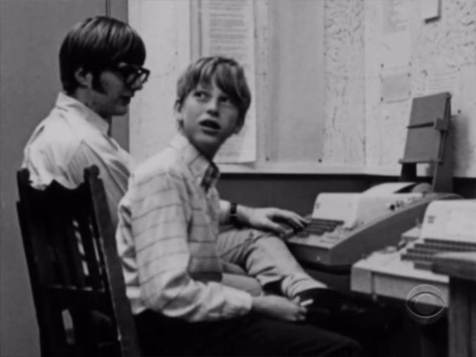 Bill Gates làm việc cho một công ty máy tính tại Seattle khi còn ở tuổi teen