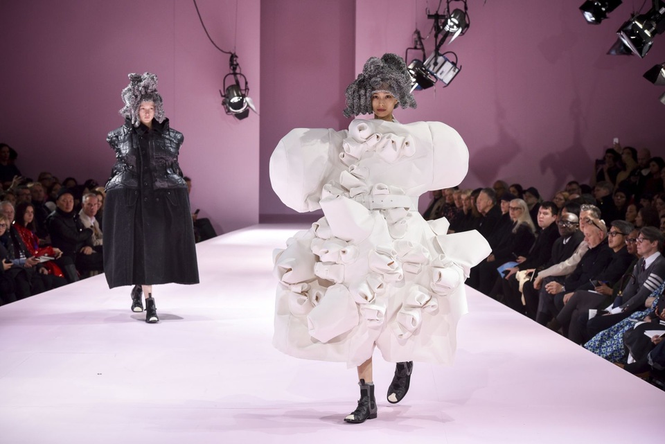 Những thiết kế thời trang “bậc thầy” nhưng… không ai dám mặc - 1