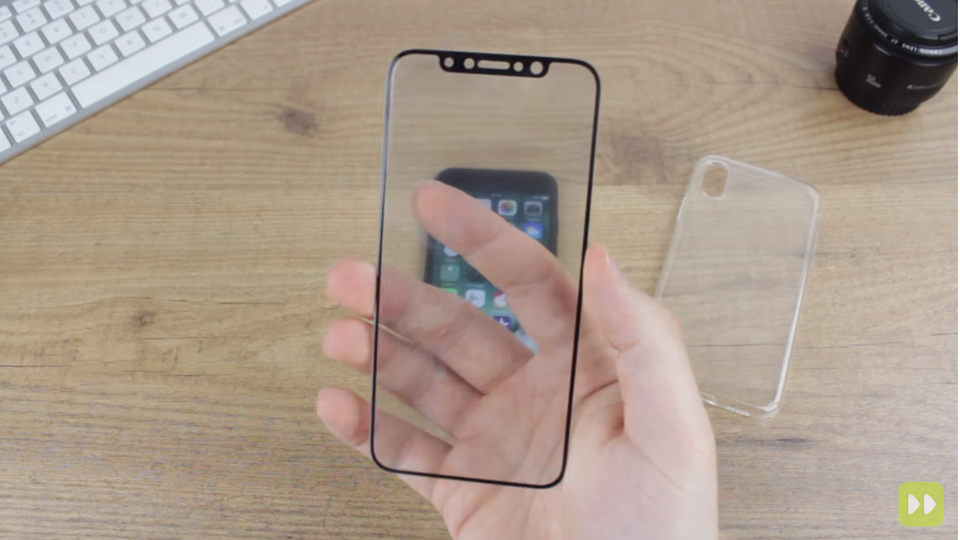 iPhone 8 chưa ra mắt, hàng loạt dịch vụ đã sớm "đón đầu" - 7 Nhiều mẫu kính cường lực iPhone 8 cũng đã được bán rộng rãi tại nhiều khu vực.