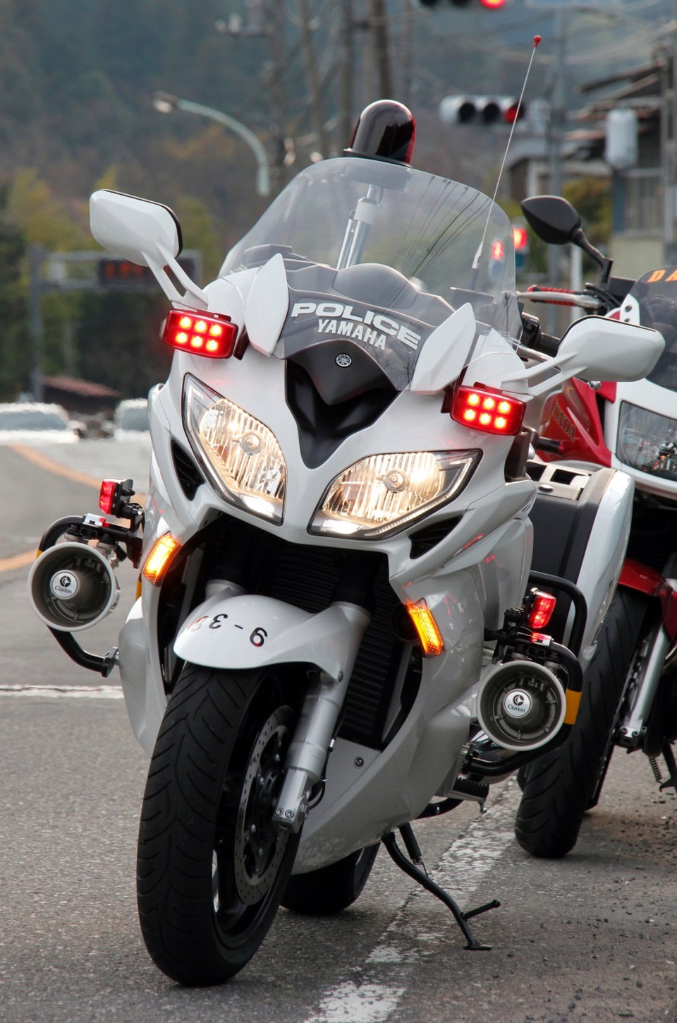 Bộ Tư lệnh Cảnh vệ có thêm 35 chiếc Yamaha FJR1300 P đặc chủng - 6
Hình ảnh chiếc Yamaha FJR1300 P đang được cảnh sát Nhật Bản sử dụng.