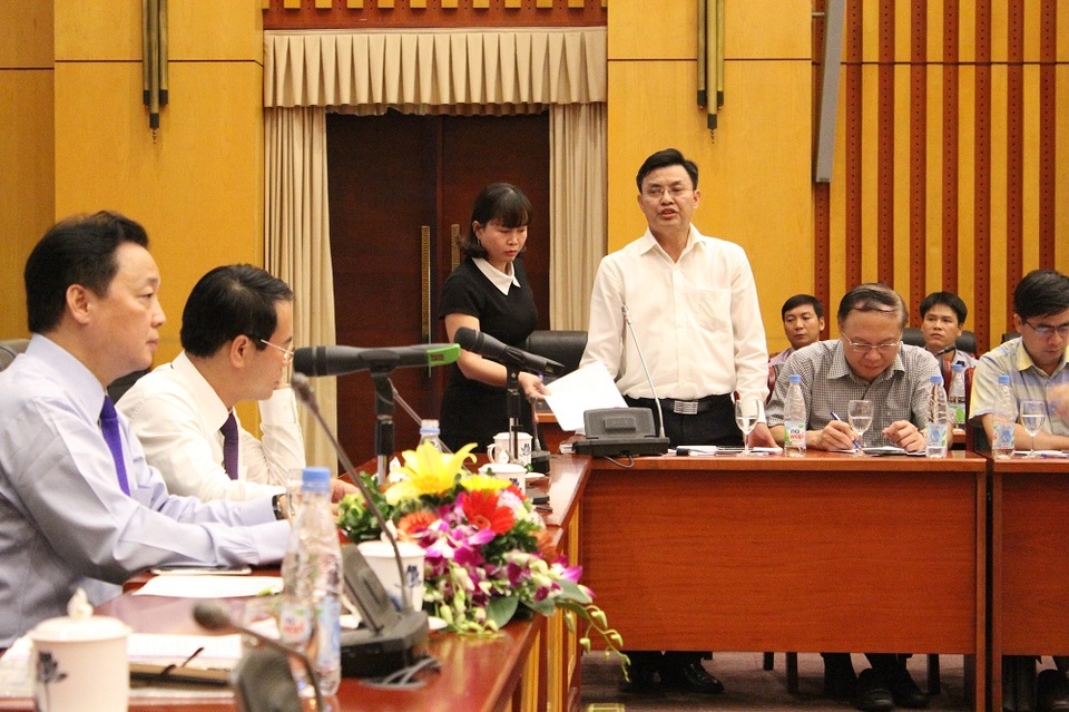 Bộ TN-MT trả lời thông tin nước sông Đồng Nai nhiễm dioxin - 1
Ông Hoàng Văn Thức- Phó Tổng cục trưởng Tổng cục Môi trường - khẳng định đã kiểm tra mẫu nước và bùn sông Đồng Nai, cho kết quả lượng dioxin rất thấp, gần như không ô nhiễm.