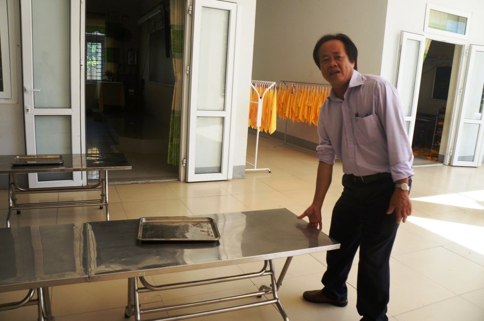 Mạo danh phụ huynh tố cáo hiệu trưởng lạm thu - 1 Thầy Diệu khẳng định tiền bàn ăn chỉ thu mỗi học sinh lớp 1