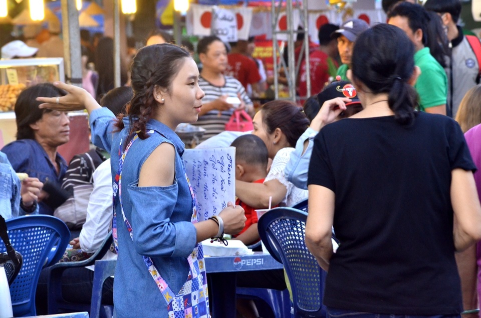 “Kinh doanh”… sự niềm nở và nụ cười, tạo sự thân thiện nhằm gây ấn tượng trong lòng du khách