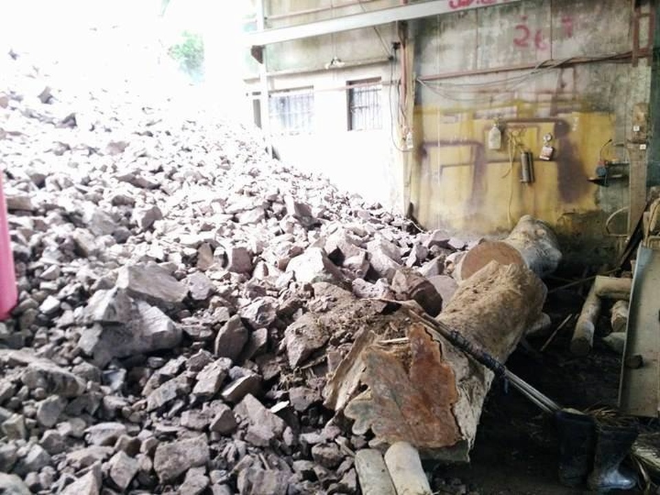 Hàng trăm khối đất đá "rình" đổ ụp xuống 30 hộ dân - 5 Hàng trăm khối đất đá "rình" đổ ụp xuống 30 hộ dân - 5