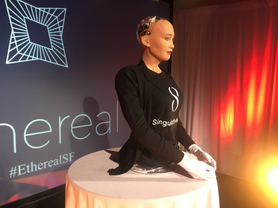 Gặp "nàng robot" Sophia đầu tiên trên thế giới có quyền công dân - 7 Sophia không có chân và chưa thể đi lại.
