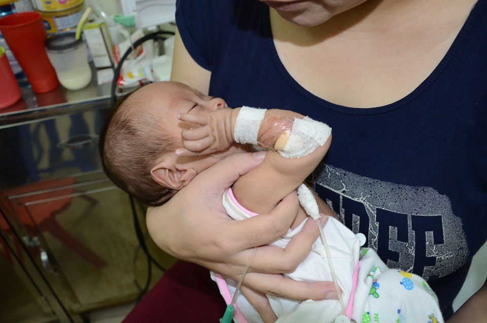 Mong manh sự sống của bé 4 tháng tuổi cùng lúc mắc tim bẩm sinh và nấm máu - 3 Bệnh tật hành hạ, khiến bé cứ khóc lặng đi cơ thể tím tái