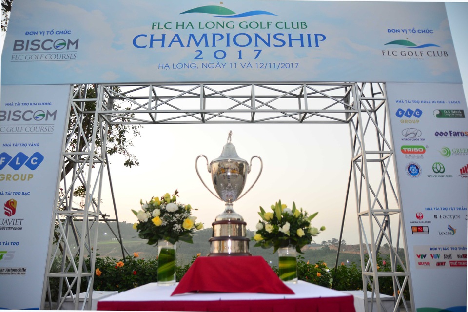 Từng bừng khởi tranh giải FLC Halong Club Championshop 2017 - 3 Gôn thủ đạt giải Best Gross năm nay sẽ được khắc tên mình trên cúp luân lưu
