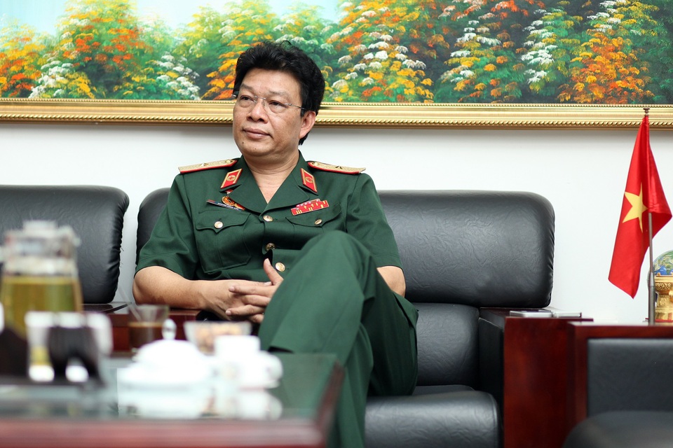 “Y học xoa dịu nỗi đau thể xác, âm nhạc làm dịu mát tâm hồn” - 2 Ông vừa ra mắt khán giả yêu nhạc CD Có những tuổi 20 như thế gồm 9 bài hát rất ấn tượng.