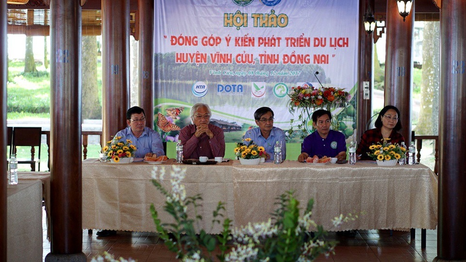 Về Đồng Nai nhớ ghé thăm Đảo Ó - 3 Một buổi hội thảo nằm bên trong nhà hàng Cường Thành trên Đảo Ó. Sau 9 tháng đầu tư, Đảo Ó- Đồng Trường giờ đã thay tấm áo mới nhưng vẫn giữ được màu xanh của tự nhiên…