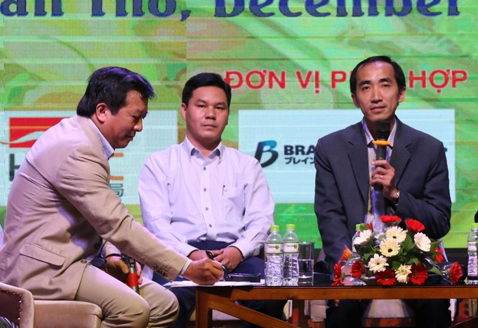Gạo ĐBSCL thiếu cái người ta cần, thừa cái người ta không mua - 2 Ông Nguyễn Phương Lam - Phó giám đốc VCCI Cần Thơ (bên phải) đang nói về những cơ hội phát triển ngành thực phẩm ĐBSCL.