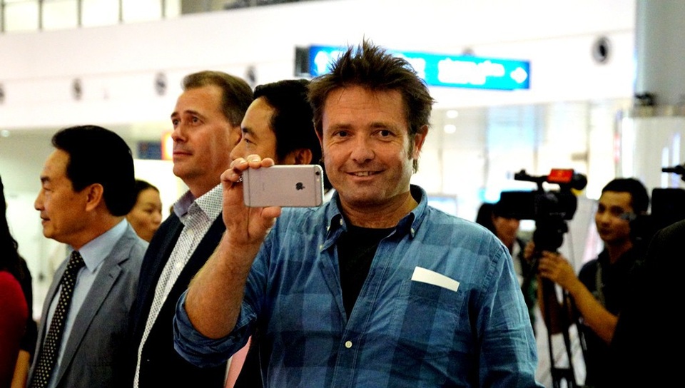 TP. Hồ Chí Minh đón vị khách thứ 6 triệu - 3 Ông Mitchener David William đến TPHCM để làm ăn. Ông không nhớ mình đến bao nhiêu lần nhưng lần này đặc biệt không thể quên