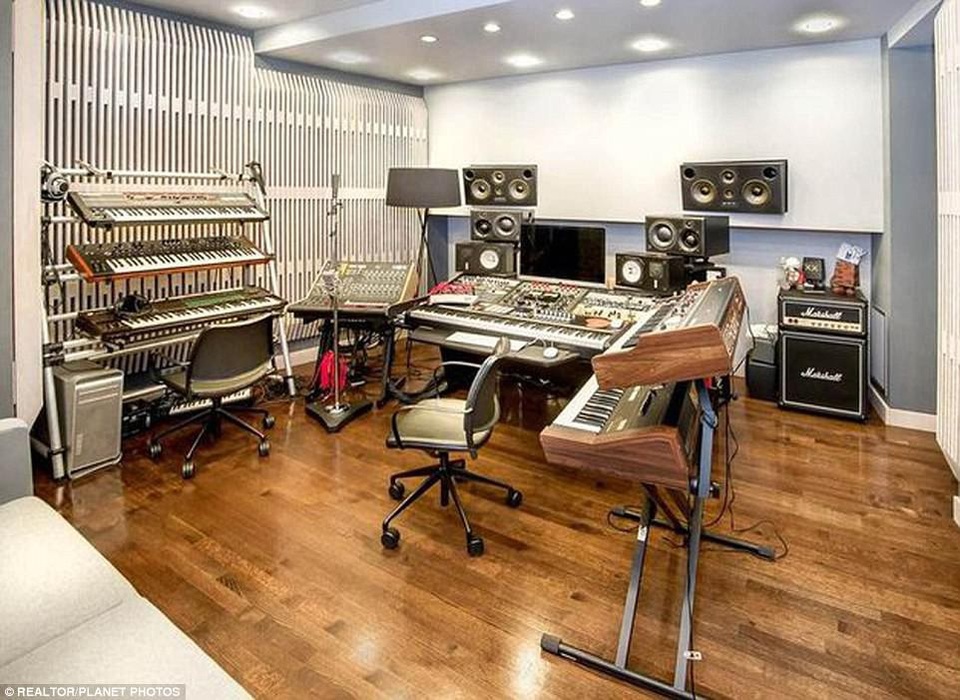 
Ngôi nhà mới của DJ Calvin Harris có cả phòng thu âm
