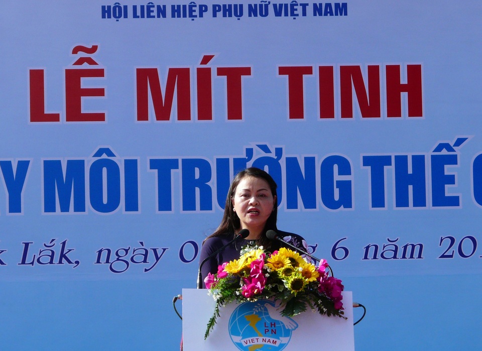 Phụ nữ Tây Nguyên hưởng ứng Ngày Môi trường thế giới - 2
Bà Nguyễn Thị Thu Hà, Ủy viên Trung ương Đảng, Chủ tịch Hội LHPN Việt Nam phát biểu tại buổi lễ mít ting