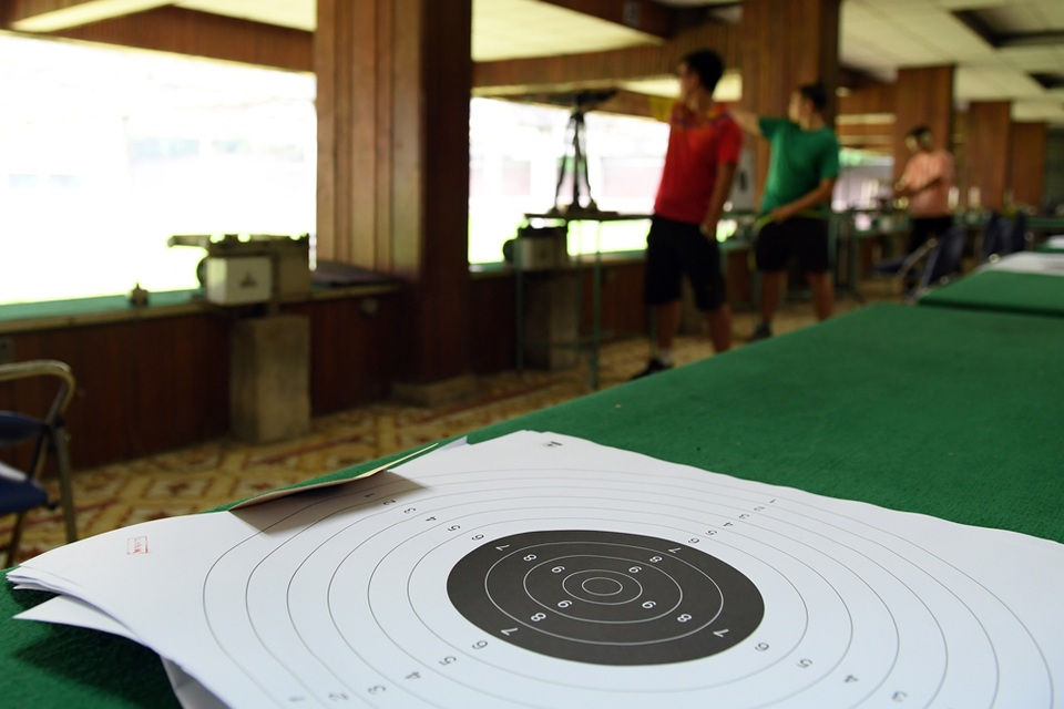 
Ngày trong những ngày đầu thi đấu, đã có kỷ lục quốc gia bị phá ở nội dung 10m súng trường hơi bởi nữ xạ thủ Trần Lệ Thượng của TP Hồ Chí Minh.
