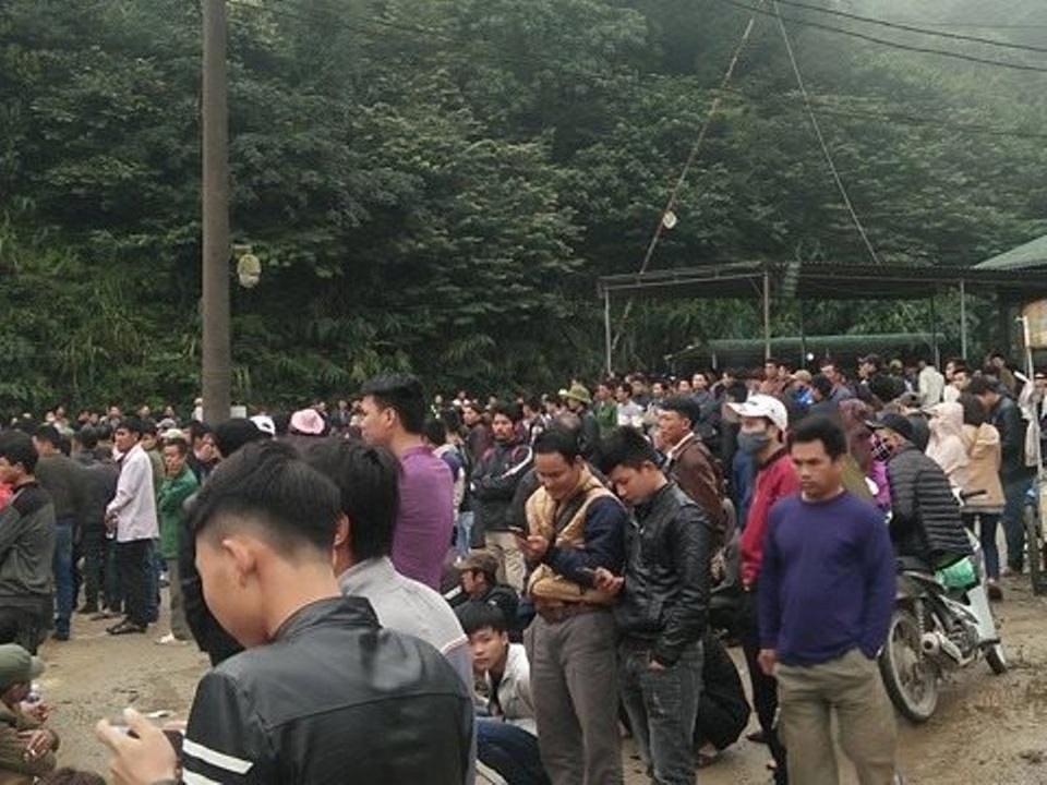 Hàng nghìn lao động "đổ xô" đi làm thủ tục xuất cảnh - 4 Hàng nghìn lao động "đổ xô" đi làm thủ tục xuất cảnh - 4