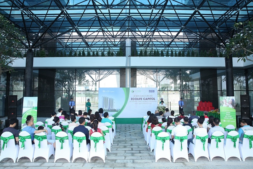 “Tòa tháp xanh” EcoLife Capitol chào đón những cư dân đầu tiên - 1 Căn hộ EcoLife Capitol là một trong những dự án hiếm hoi trên trục đường Lê Văn Lương có tiến độ thi công “thần tốc.