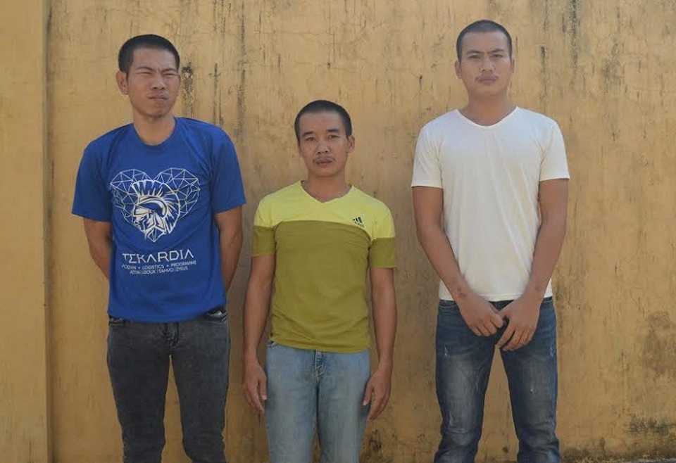 3 đối tượng Tuấn, Văn và Quỳnh (từ trái sang) tại cơ quan điều tra.