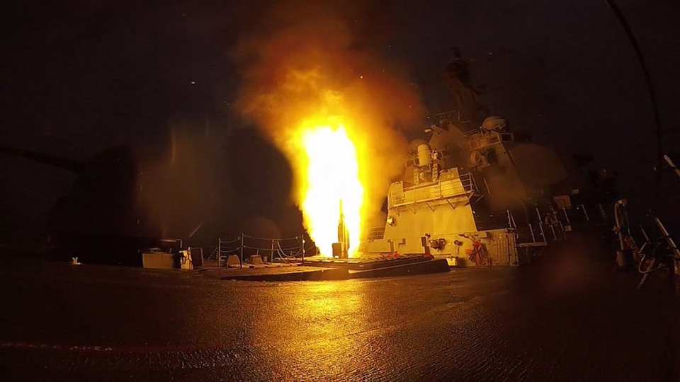 Dàn vũ khí tối tân trên tàu tuần dương Mỹ sắp đến Trung Đông - 3
USS Monterey được trang bị tên lửa Standard 2 nhằm đối phó mối đe dọa của các cuộc không kích. Tên lửa Standard 2 là một trong những tên lửa siêu âm tiên tiến nhất thế giới.