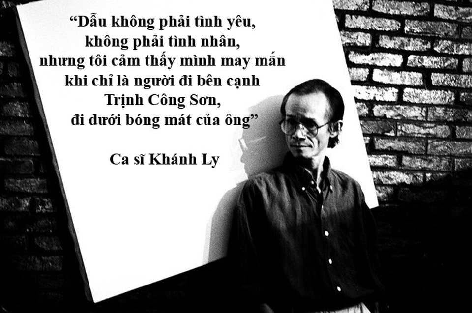 Tranh cãi tượng rùa vàng đặt ở Hồ Gươm và người đẹp “thi chui” - 5 Xem thêm: Ca khúc duy nhất Trịnh Công Sơn viết tặng Khánh Ly là… sự trách móc!