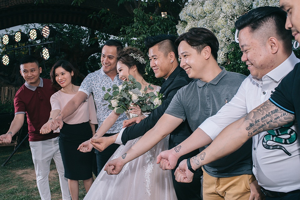 Đám cưới "trong mơ" với 300 khách cùng “xăm” biểu tượng hạnh phúc - 15
