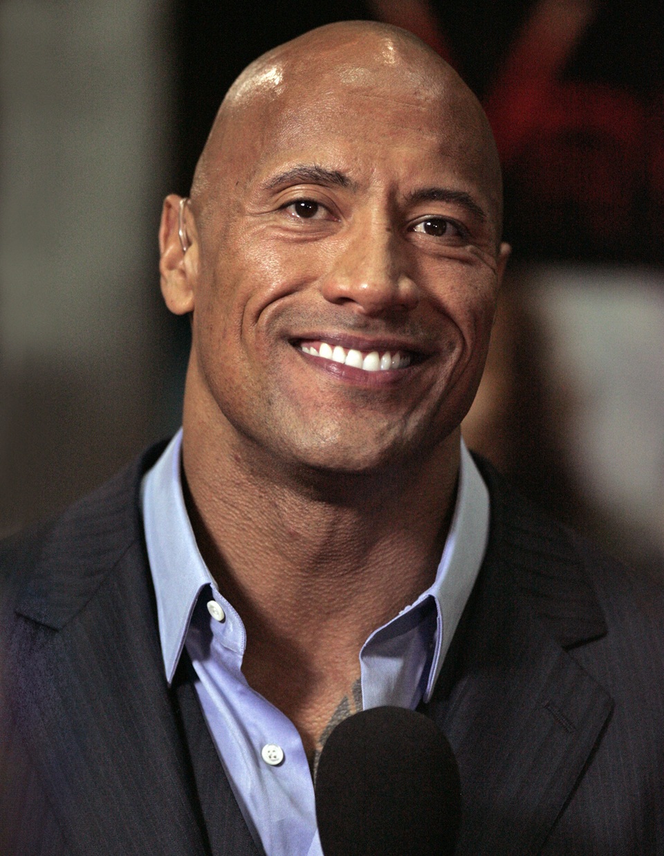 Dwayne Johnson là cựu quán quân, năm nay, anh tụt xuống vị trí thứ 2, trở thành á quân, với thù lao vào khoảng 65 triệu USD (1.477 tỷ đồng).