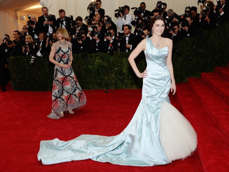 Wintour có hai người con với người chồng đầu - giáo sư chuyên ngành tâm lý nhi khoa - ông David Shaffer. Hai người đã ly hôn năm 1999. Họ có một con trai và một con gái. Con gái của họ - Bee Shaffer, thường đồng hành cùng mẹ tại các sự kiện thảm đỏ. Bee Shaffer làm việc trong lĩnh vực sản xuất chương trình truyền hình và sân khấu.