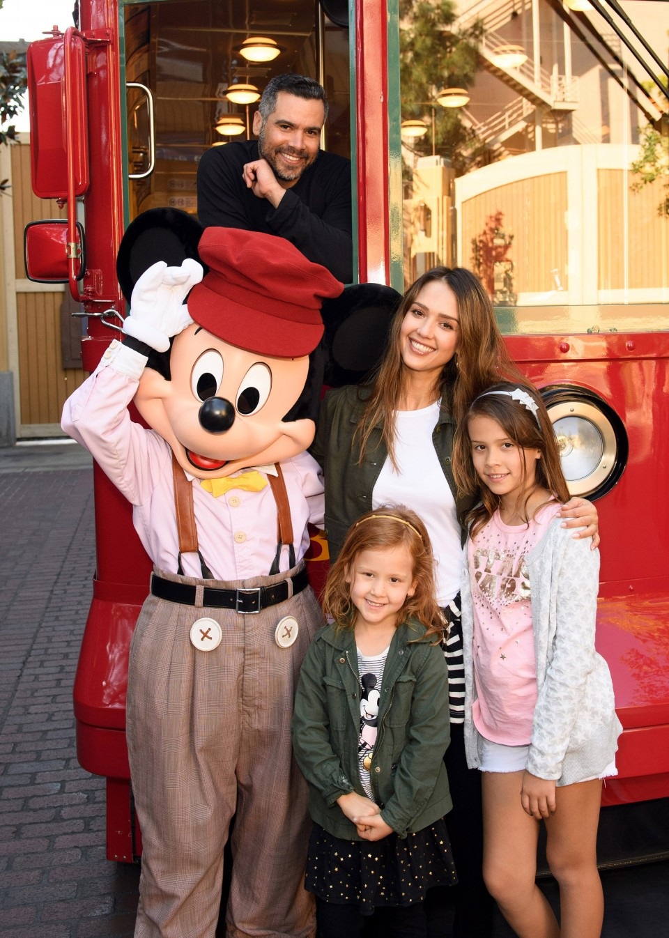 “Thiên thần bóng tối” Jessica Alba quá bận để… hẹn hò - 5 Gia đình nhỏ hạnh phúc của Jessica Alba.