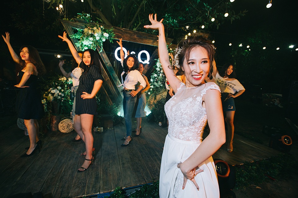 Đám cưới "trong mơ" với 300 khách cùng “xăm” biểu tượng hạnh phúc - 7